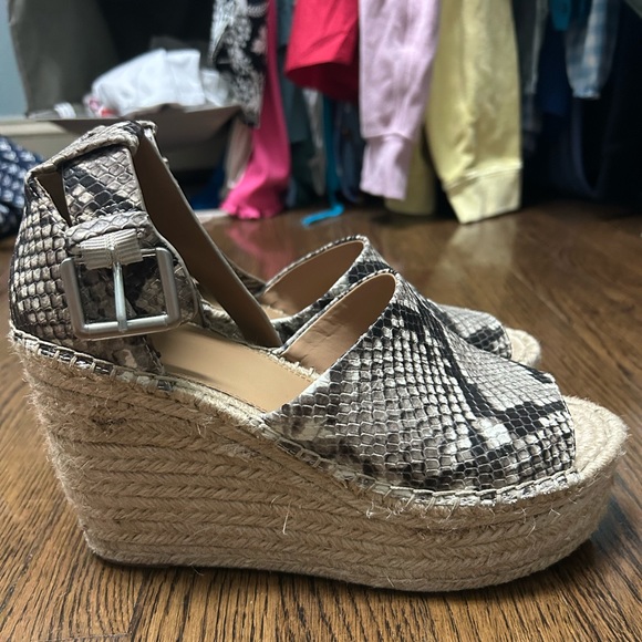 Marc Fisher LTD Snakeprint Wedges - Size 8 - Picture 3 of 5